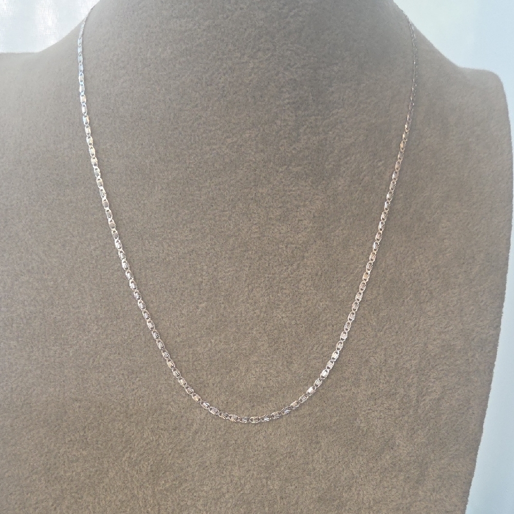 Elegant Silver Necklace